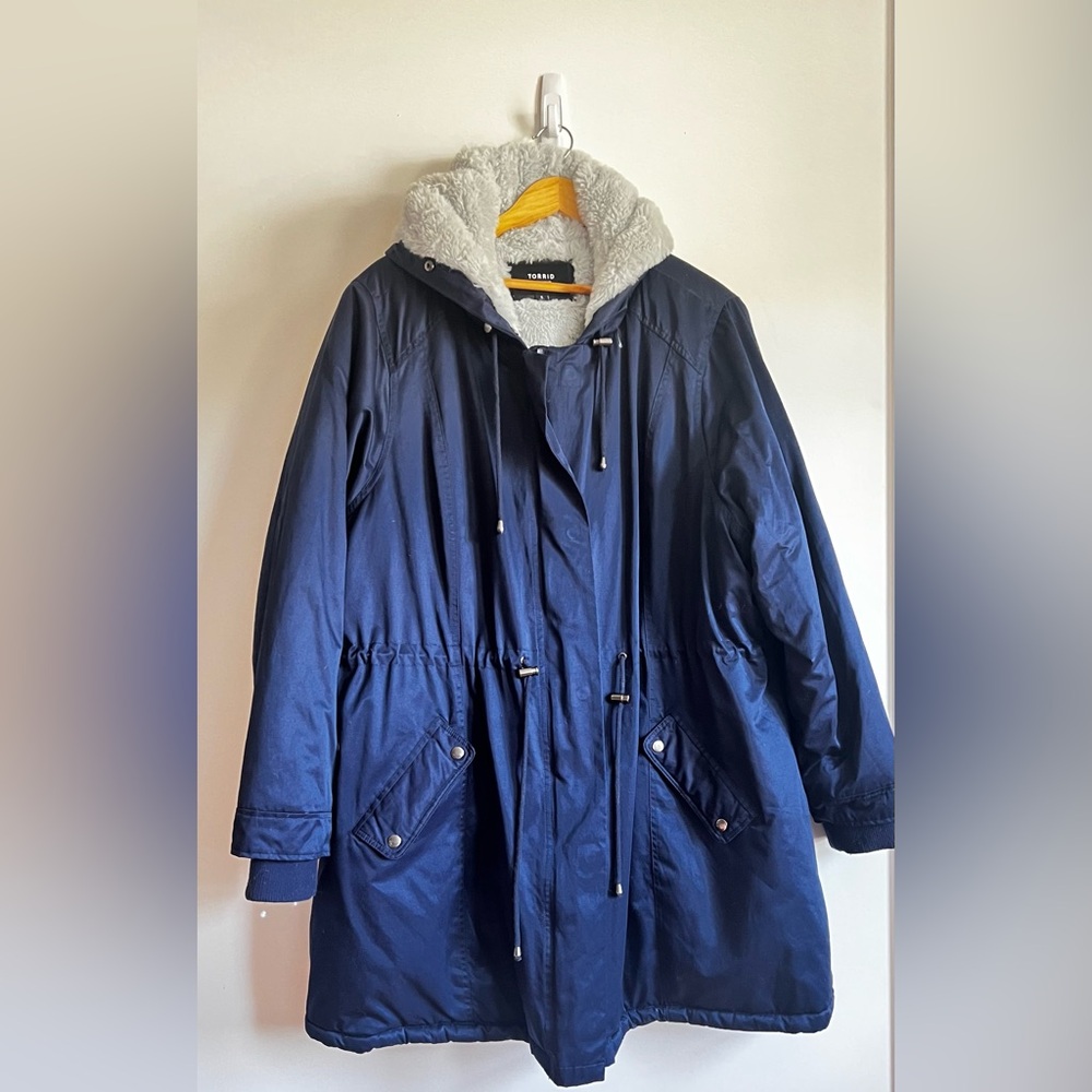 Torrid 5x Navy Hooded Sherpa Parka Coat with gray sherpa lining - Picture 10 of 16